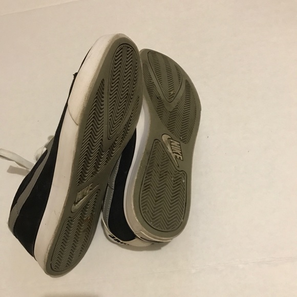 Men's sneakers Nike size 11 1/2 27$ black and whit - Picture 5 of 7